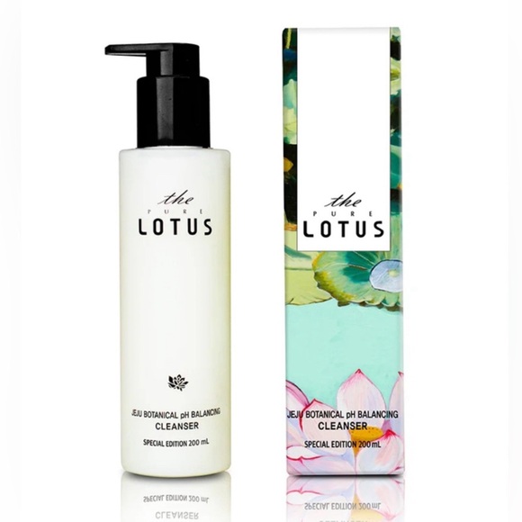 $37 Lotus Cleanser NIB
Deep Cleansing of Waste & Fine Dust
Makeup, moisturizing - Picture 8 of 9